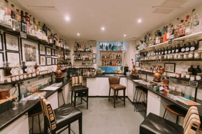 Edinburgh: Gin Distillation Workshop with Gin Tasting - Finding Cumberland Bar and the downstairs gin room