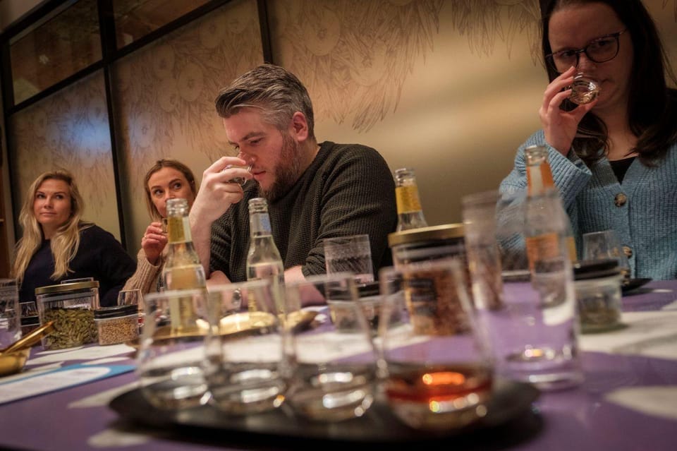 Edinburgh: Gin Distillery Tour and Tasting - Tasting room pairings: gin expressions, mixers, and garnishes