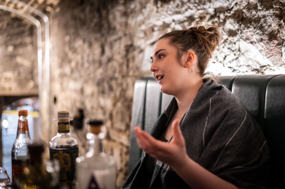 Edinburgh: Gin Tasting at Underground Venue - The 1-hour flow: from gin’s origins to modern styles