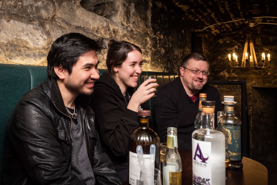 Edinburgh: Gin Tasting at Underground Venue - Meeting point near St Giles: getting there fast, no stress