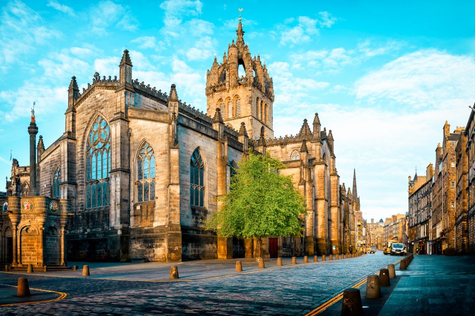 Edinburgh: Guided Harry Potter Tour in French - The author’s footprint: Rowling’s hand prints and the feeling of place