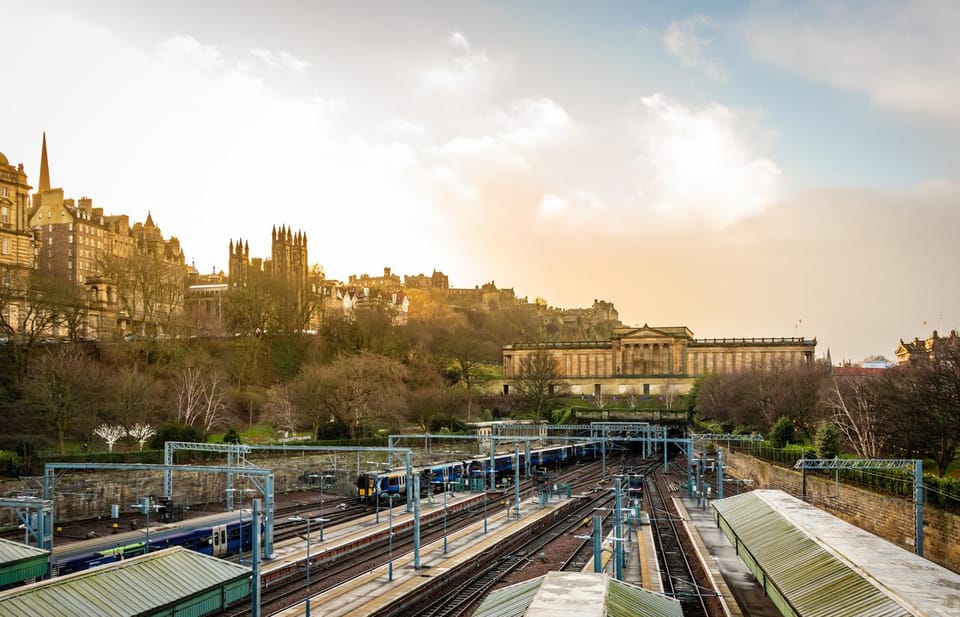 Edinburgh: Guided Harry Potter Walking Tour - Waverley Station and the Old College stops that set the mood