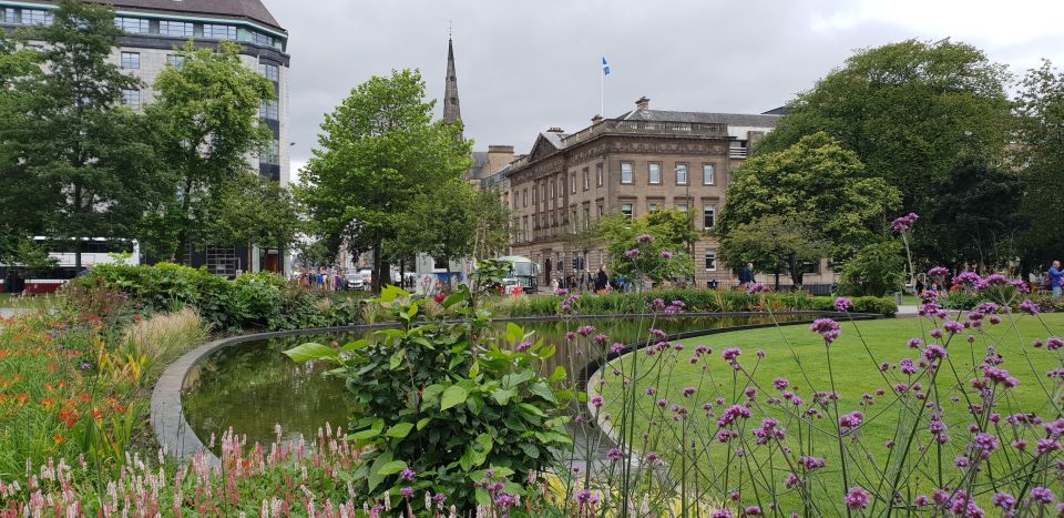 Edinburgh: Guided Tour in French - Key highlights you’ll feel immediately