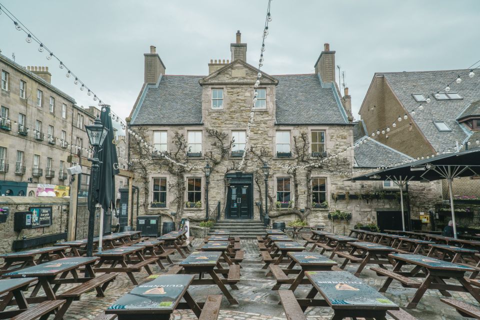 Edinburgh: Guided Whisky Tasting & Walking Tour - The pub-snack pairing makes the tastings easier to enjoy