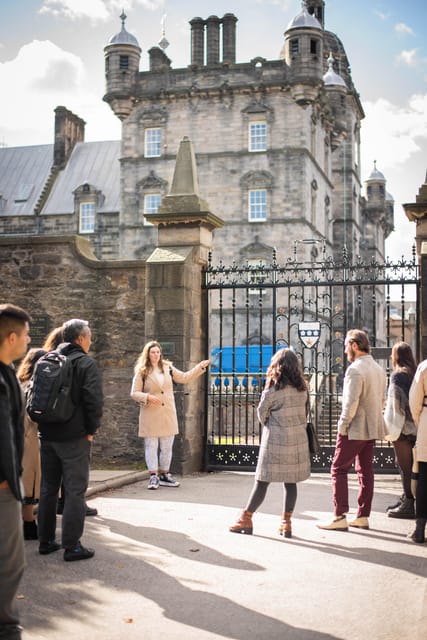 Edinburgh: Harry Potter Tour & Amazing Illusions Experience - Old Town walking and Greyfriars Kirkyard: the darker corner stop