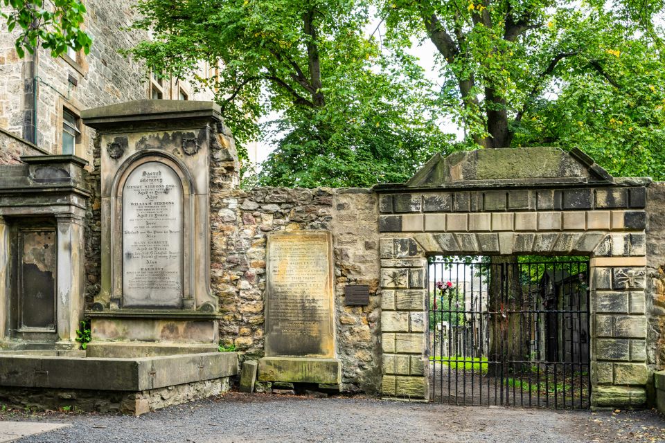 Edinburgh: Haunted Underground Vaults and Graveyard Tour - Greyfriars Kirkyard: where the headstones do the talking