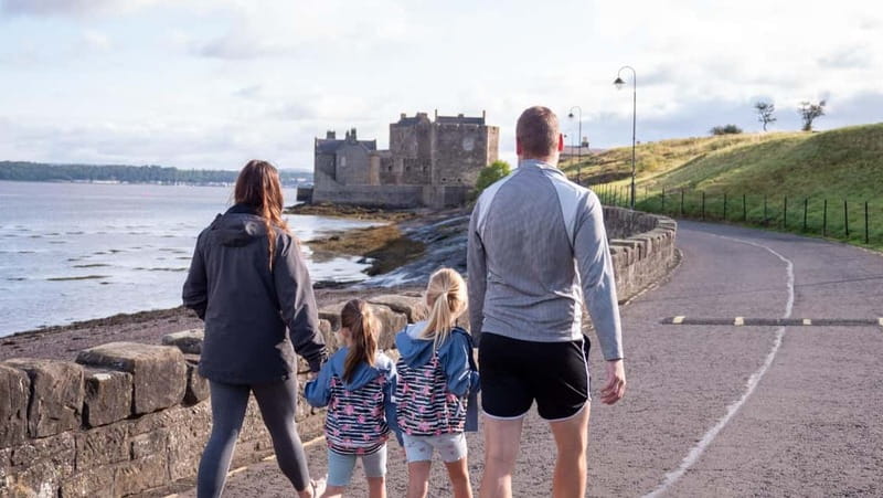 Edinburgh: Highland Cow, Blackness Castle, and Cake Tour - Your Highland cow farm stop: what “up close” really means
