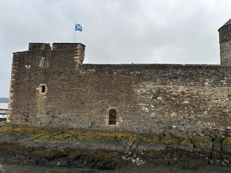 Edinburgh: Highland Cow, Blackness Castle, and Cake Tour - Tea and cake at a local brasserie: what to eat and how to make it count
