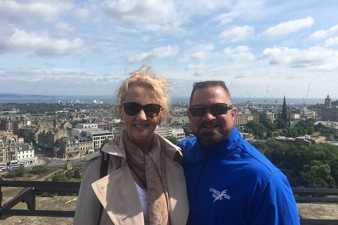 Edinburgh Highlights & Hidden Gems: Private Tour with a Local - Old Town streets and whisky sampling in cozy Scottish pubs