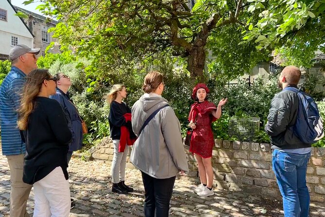 Edinburgh Historical Gems Tour with Whisky & Local Flavours - Stop 3: Canongate and the closes you’ll want to revisit