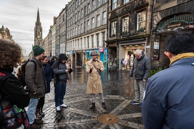 Edinburgh Historical Gems Tour with Whisky & Local Flavours - Stop 4: Holyrood Palace gates and the Mary Queen of Scots clue