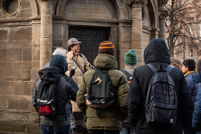 Edinburgh Historical Gems Tour with Whisky & Local Flavours - Stop 1: Mercat Cross and Parliament Square’s big presence