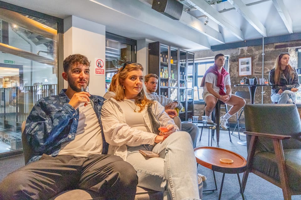 Edinburgh: Holyrood Distillery Whisky & Gin Tour - What guides bring: the difference between okay and great