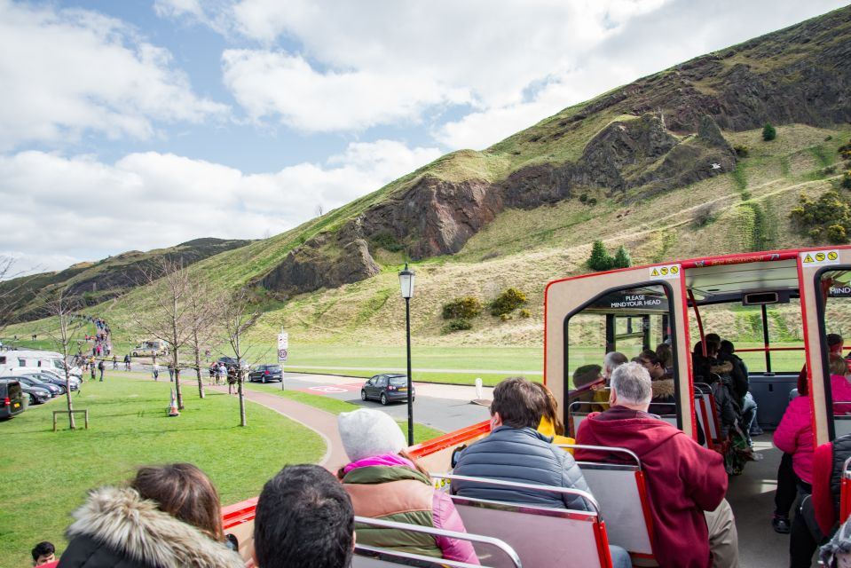Edinburgh: Hop-On Hop-Off Bus Pass with 3 City Tours - Edinburgh Tour With Live English Guide: Old Town Views to Canongate