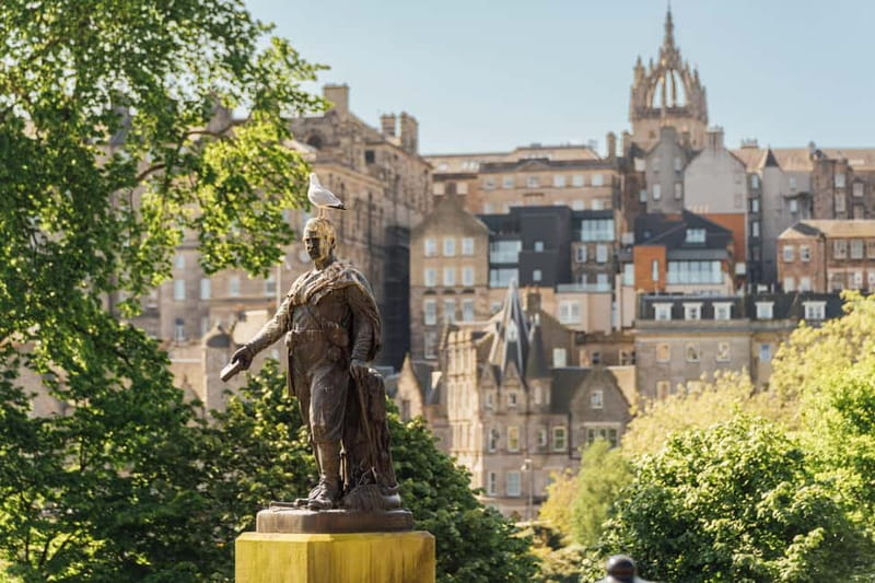 Edinburgh: Hop-On, Hop-Off Bus Tour City & Britannia Combo - Britannia Tour: Leith waterfront, Royal Yacht Britannia, Royal Botanic Garden