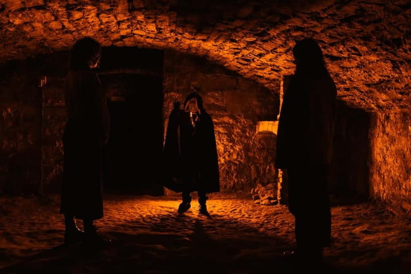 Edinburgh: Immersive, Adult-Only Haunted Vaults Night Tour - Mercat Cross: The right place to start a dark Edinburgh walk