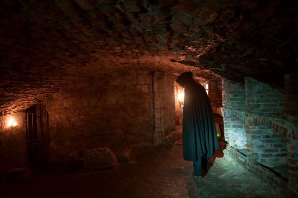 Edinburgh: Immersive Small-Group Haunted Underground Tour - What to wear and bring so the tour feels smooth