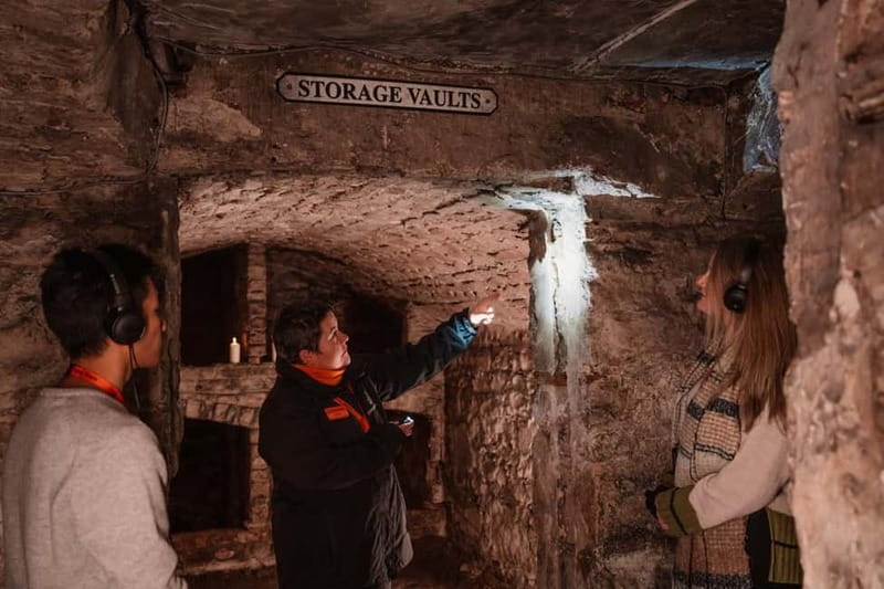 Edinburgh: Immersive Small-Group Historic Vaults Tour - The 45 minutes in the Edinburgh Vaults: dark rooms, human stories, and touchable evidence