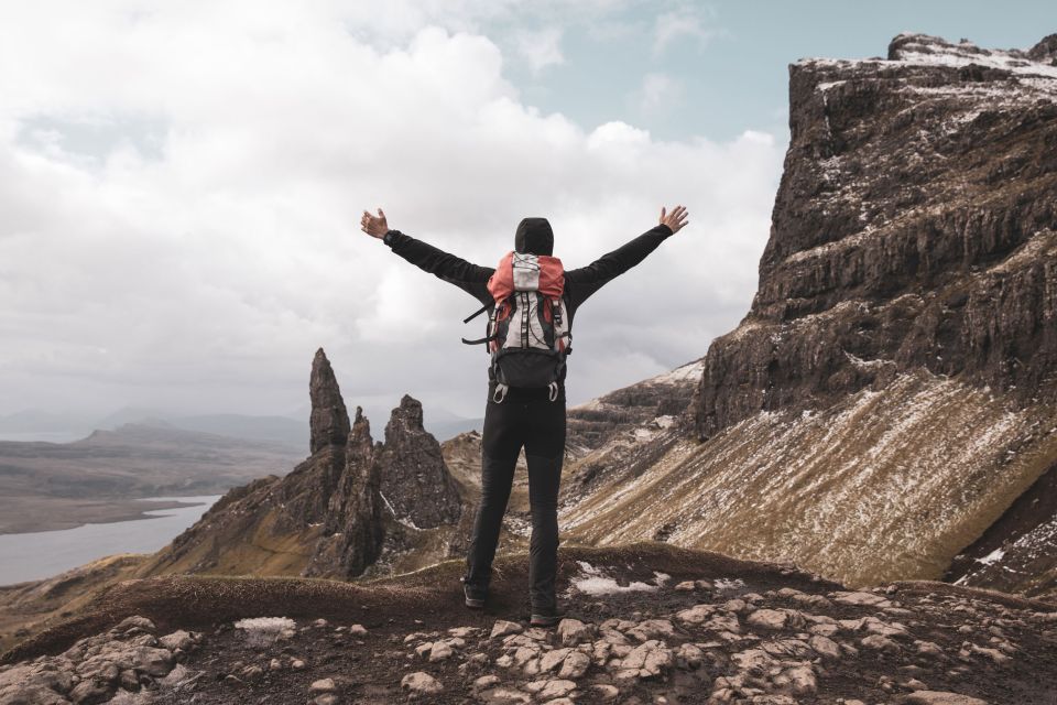 Edinburgh: Isle of Skye, Loch Ness, & Highlands 5-Day Tour - From Edinburgh to Oban: Kelpies, Stirling, and Glen Coe’s drama