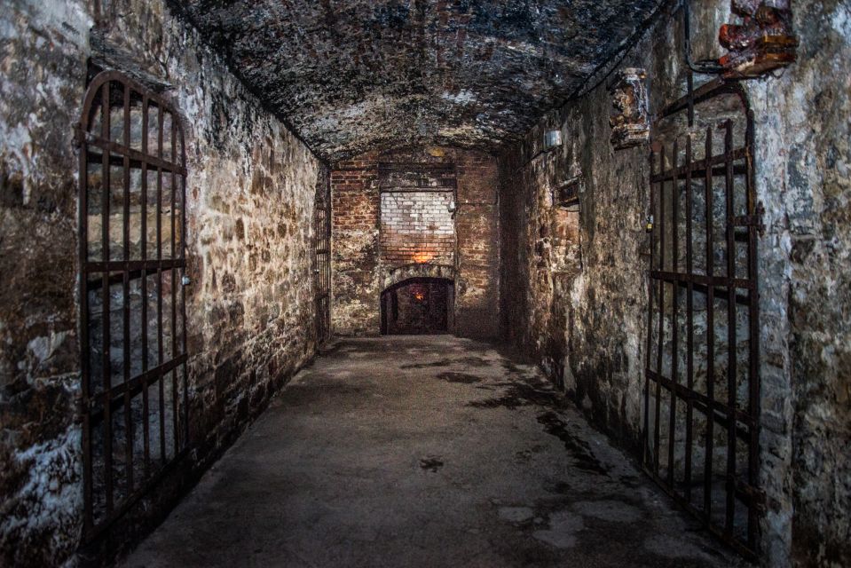 Edinburgh: Late-Night Underground Vaults Terror Tour - Price and what $35 gets you in Edinburgh’s vaults