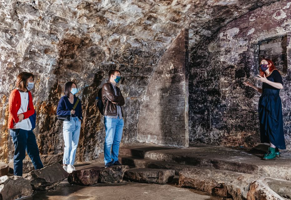 Edinburgh: Late-Night Underground Vaults Terror Tour - The tour flow: what happens during the 75 minutes