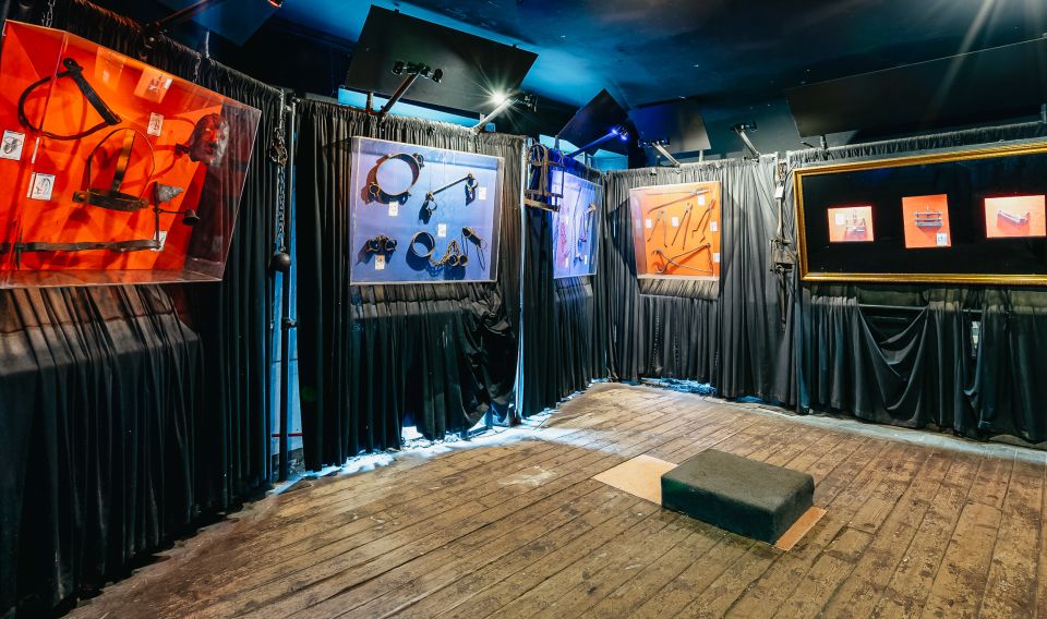 Edinburgh: Late-Night Underground Vaults Terror Tour - Phase 1: the Royal Mile’s wynds and closes