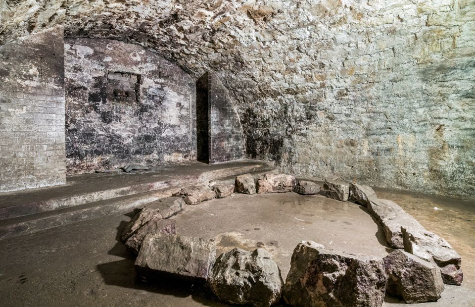 Edinburgh: Late-Night Underground Vaults Terror Tour - Phase 4: the stone circle vault and The Watcher