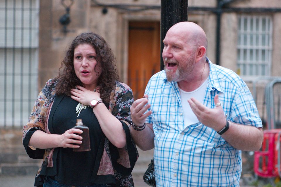 Edinburgh Literary Pub Tour with "Real-Actors" - What Happens at Each Pub Stop (and What You Should Bring)