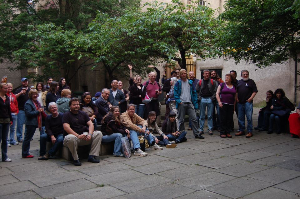 Edinburgh Literary Pub Tour with "Real-Actors" - Performance Style: Why Professional Actors Beat a Slide Deck