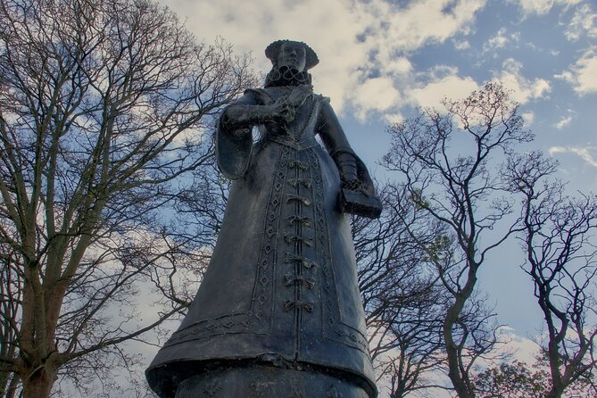 Edinburgh: Mary Queen of Scots Privately Guided Luxury Day Tour - Kelpies and the Wallace Monument Area: Iconic Scotland on the Drive
