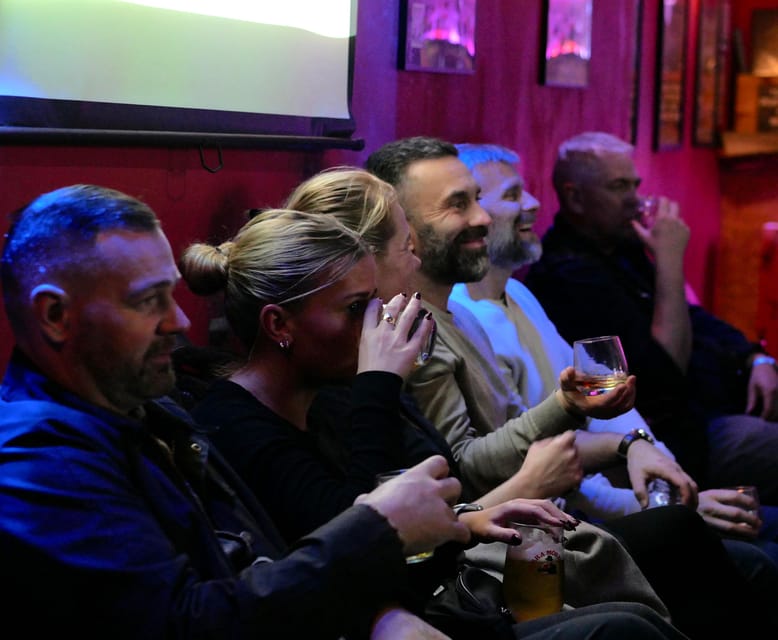 Edinburgh: Mountebank Comedy Whisky Tasting - Where You Start: The Waverley Bar in Edinburgh