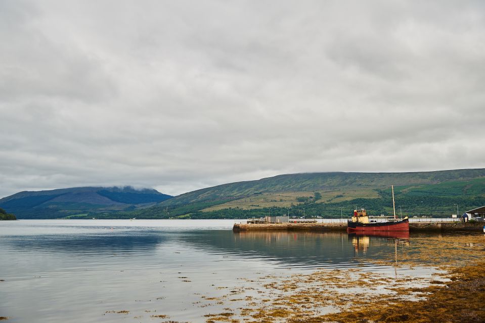 Edinburgh: Oban, Kilchurn Castle & Inveraray Tour in Spanish - Oban: the Seafood Capital stop you’ll actually taste