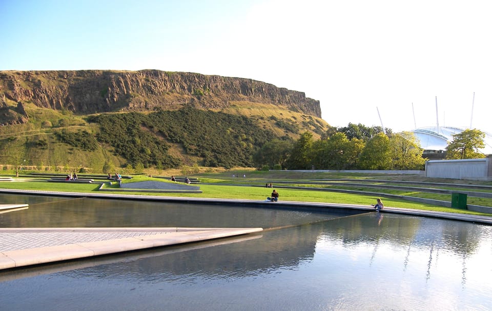 Edinburgh: Old Town Highlights Walking Tour - The Royal Mile: Learning the Story While You Walk It