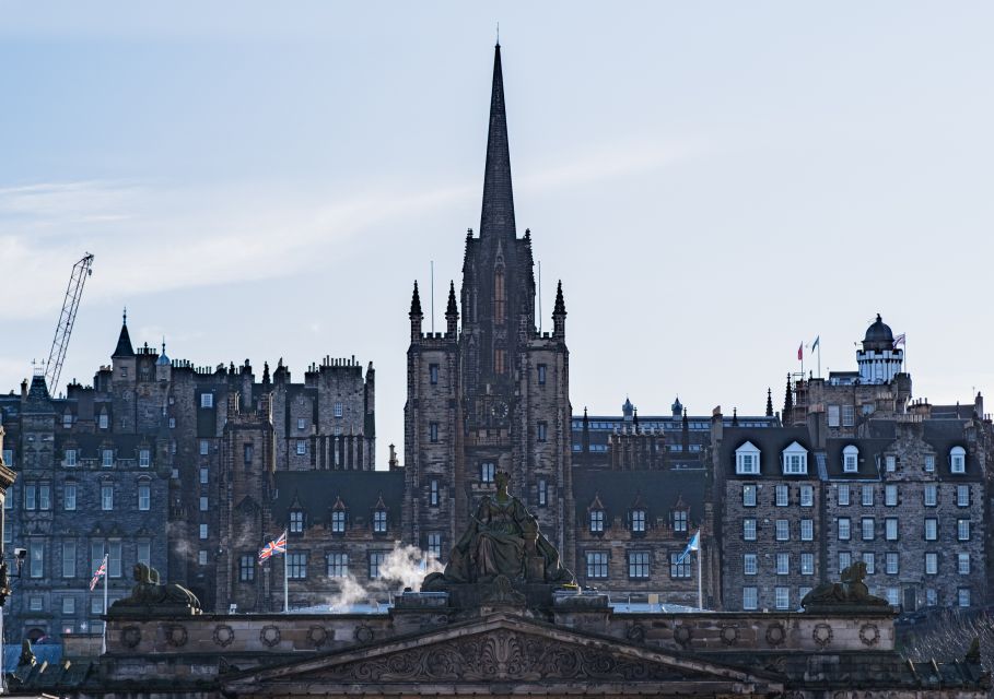 Edinburgh: Old Town History Walking Tour - Greyfriars Cemetery and Greyfriars Bobby: legends with a pulse