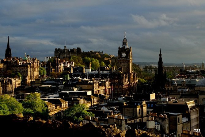 Edinburgh - Old Town Stories - Old Town Edinburgh in Two Hours: A Story Walk That Helps You Find Your Bearings