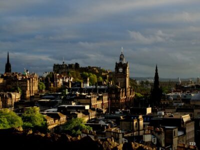 Edinburgh: Old Town Stories - Guided Walking Tour - Greyfriars kirkyard: a 16th-century stop that changes your pace