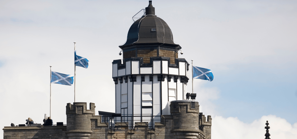 Edinburgh: Old Town Walking Tour with an APP - Key highlights at a glance