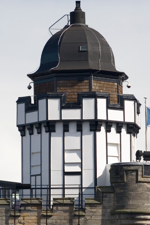 Edinburgh: Old Town Walking Tour with an APP - How the app-guided format changes your Edinburgh day