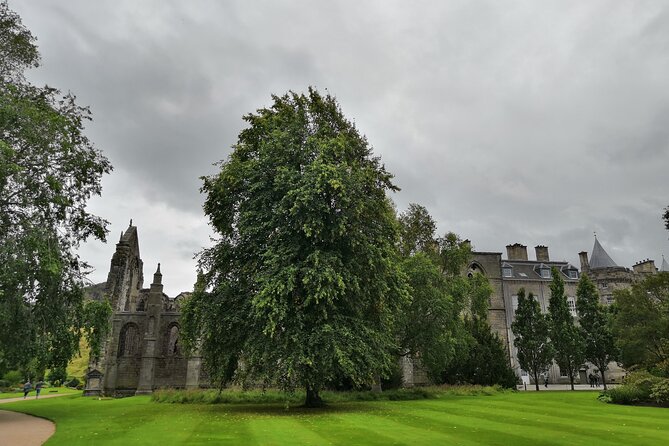 Edinburgh Outlander Self-Guided Private Tour - Heart of Midlothian, the Signet Library, and Parliament Square in one flow