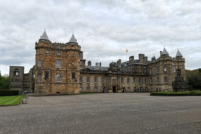 Edinburgh Outlander Self-Guided Private Tour - Canongate Kirk and Bakehouse Close (Carfax Close): the fan-favorite stretch