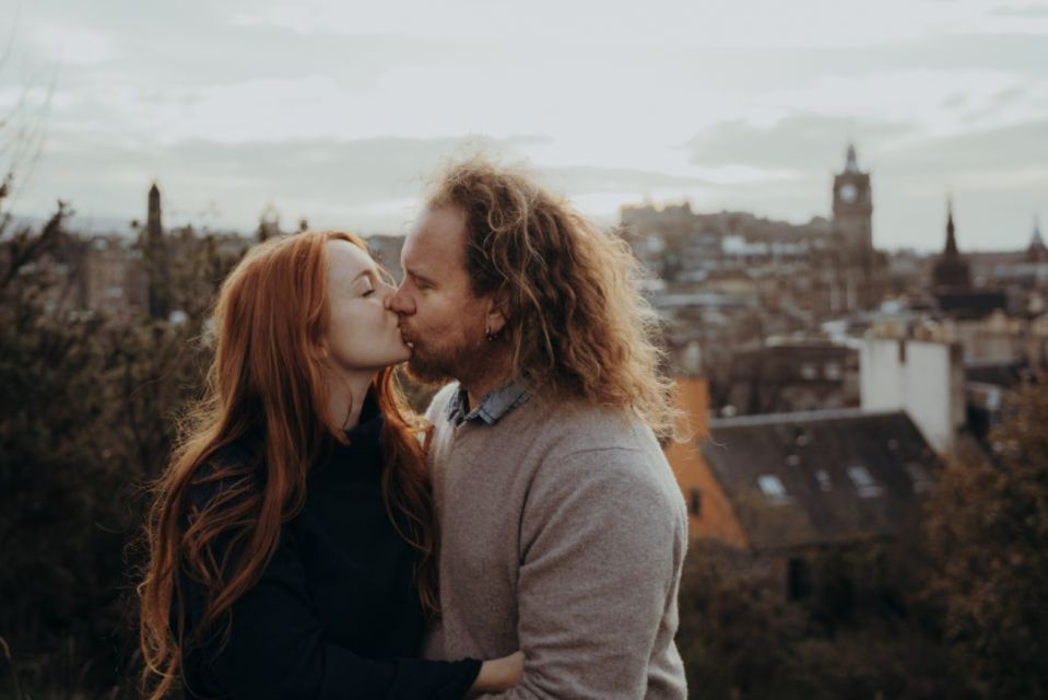 Edinburgh: Photo Shoot with a Private Vacation Photographer - Key things that make this Edinburgh photo shoot work