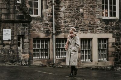 Edinburgh: Photo Shoot with a Private Vacation Photographer - How the session is set up around your group