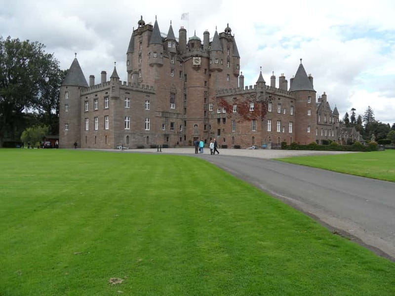 Edinburgh: Private Guided Walking Tour - Princes Street and Princes Street Gardens: New Town Views That Make Sense