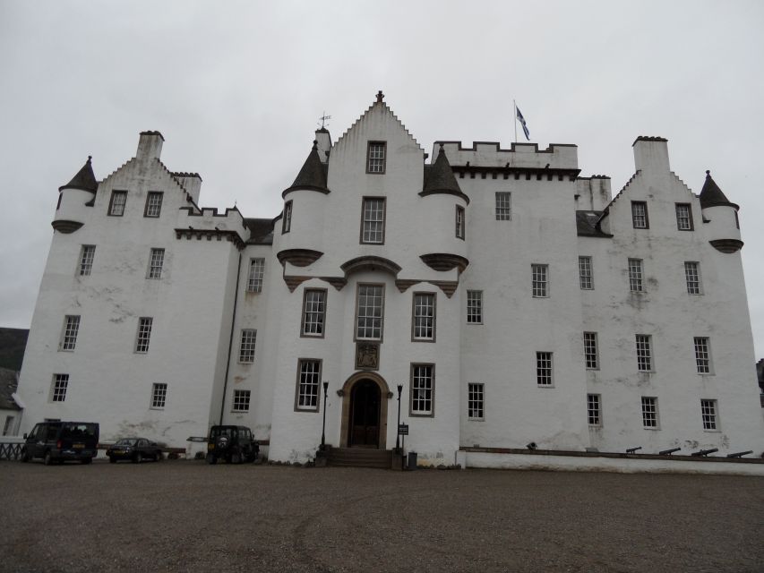 Edinburgh: Private Guided Walking Tour - George Street and Charlotte Square: Squares and Streets With Personality