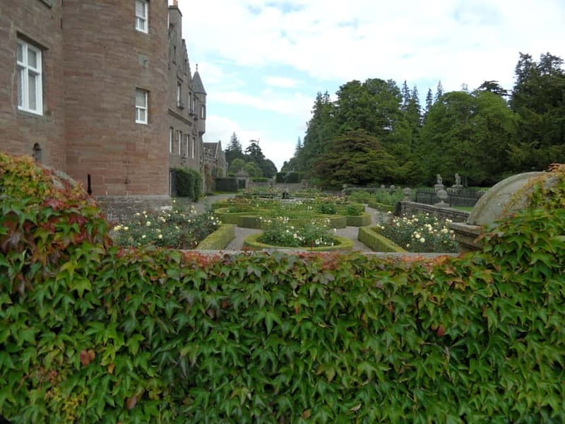 Edinburgh: Private Guided Walking Tour - Guide Quality: The Real Reason People Leave Good Reviews
