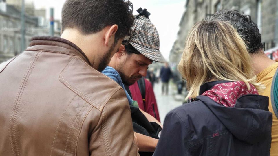 Edinburgh: Private Sherlock Holmes Adventure Tour Challenge - Your guide (and what help looks like in practice)