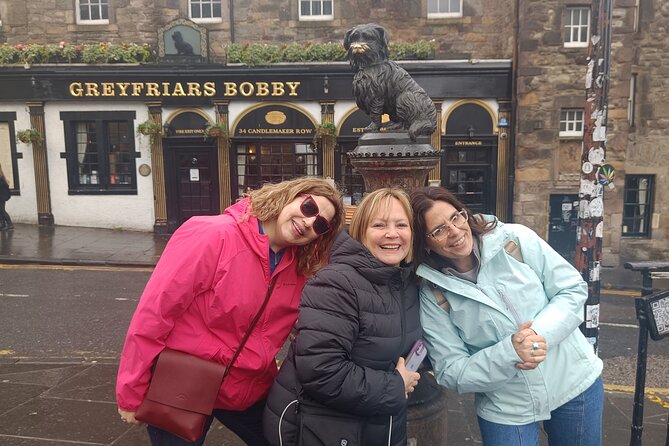 Edinburgh Private Walking Tour in Spanish - Mercat Cross: the city’s announcement and punishment machine