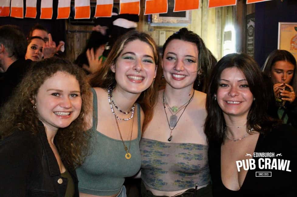 Edinburgh: Pub Crawl 7 Bars with 6 Shots - How the 6 Shots Work (and How to Handle Them Smart)