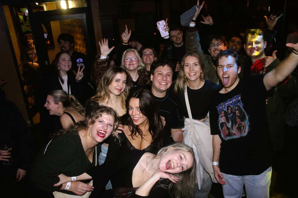 Edinburgh: Pub Crawl 7 Bars with 6 Shots - Practical Tips for a 5-Hour Night Out That Actually Feels Fun