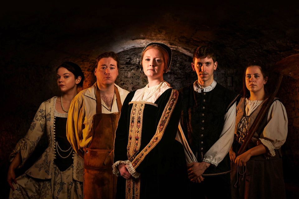 Edinburgh: Real Mary King's Close Guided Tour - Meeting on the Royal Mile and getting ready for 58 steps down